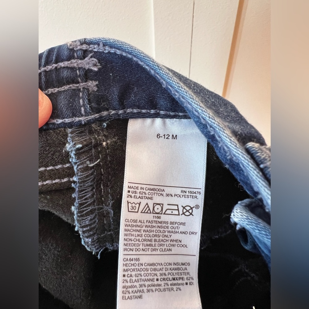 Old Navy Baby Denim Boyfriend Jeans Size 6-12 Months - Picture 8 of 8